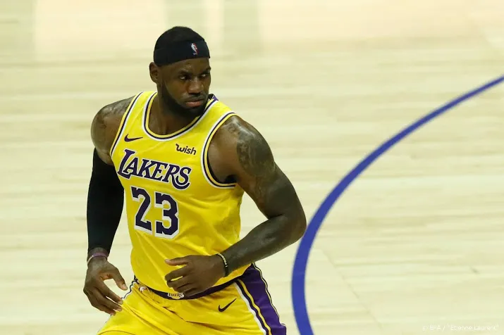 lakers in topper langs nuggets