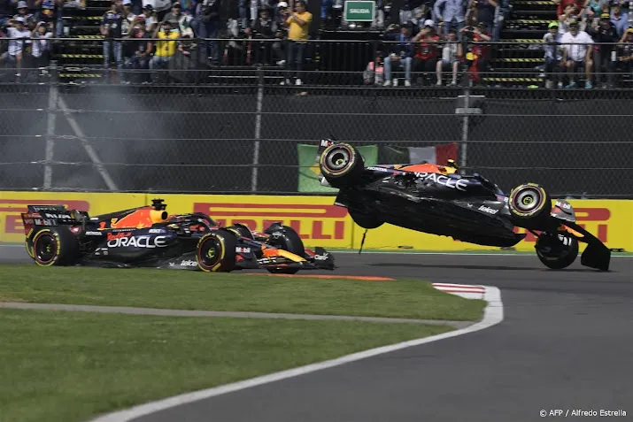 leclerc zegt tegen joelende mexicanen crash met perez geen opzet