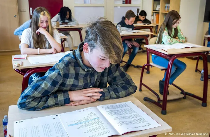 leerlingen groep 8 scoren gemiddeld 5353 op laatste eindtoets