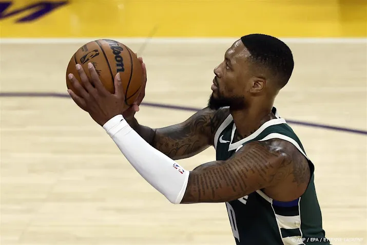 lillard leidt basketballers bucks naar zege op clippers