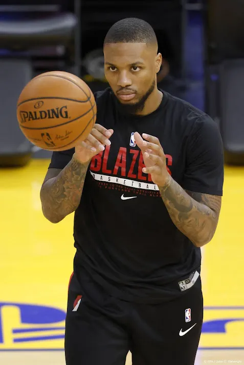 lillard leidt basketballers portland voorbij lakers