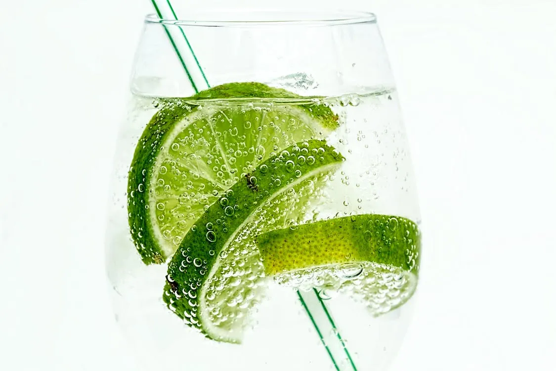 lime club soda drink cocktail