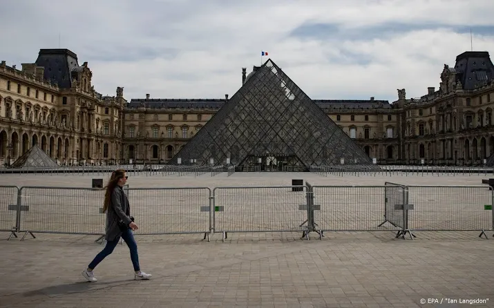 louvre gaat maandag weer open