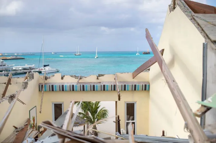 maak haast met wederopbouw sint maarten