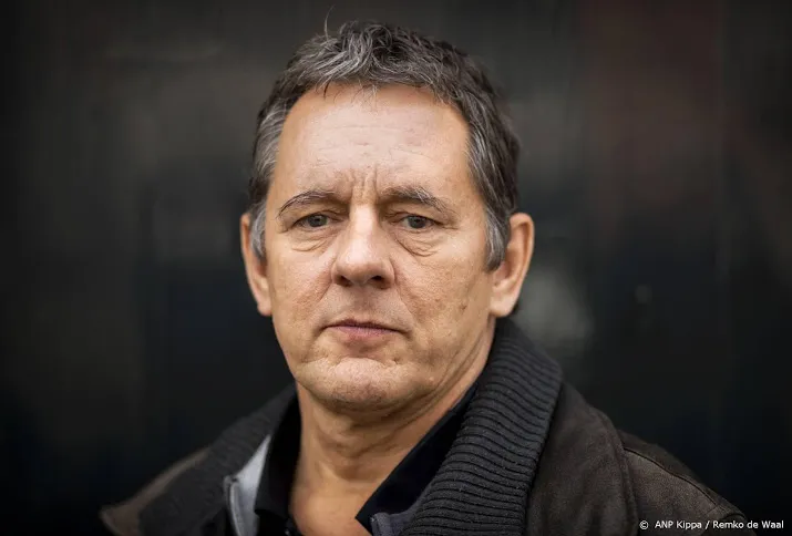 maas schrijft boekenserie gebaseerd op zijn film amsterdamned