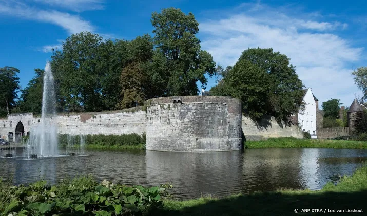 maastrichtse muur blijft brokkelen