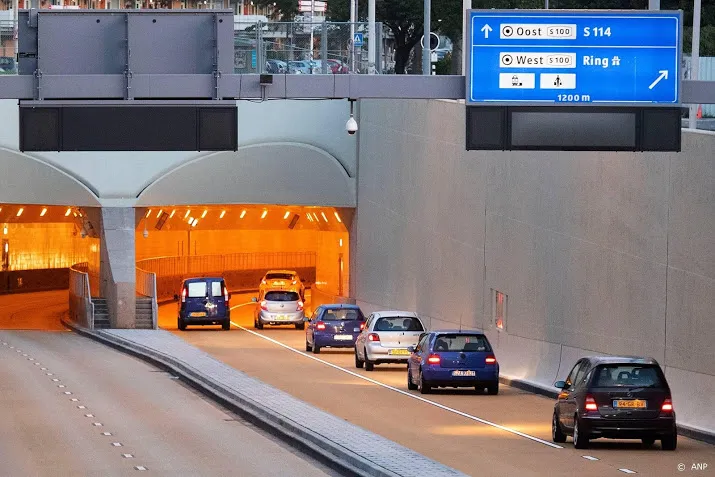 maastunnel rotterdam geopend met hardlopen