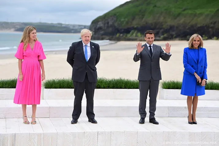 macron biedt johnson reset aan van frans britse relatie