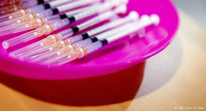 maker apenpokkenvaccin wil rond de klok gaan produceren