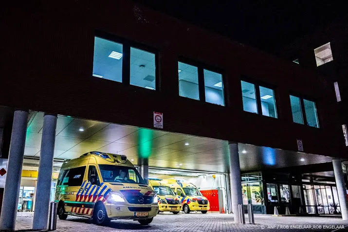 man die dochter wil tegenhouden 400 meter meegesleurd door auto