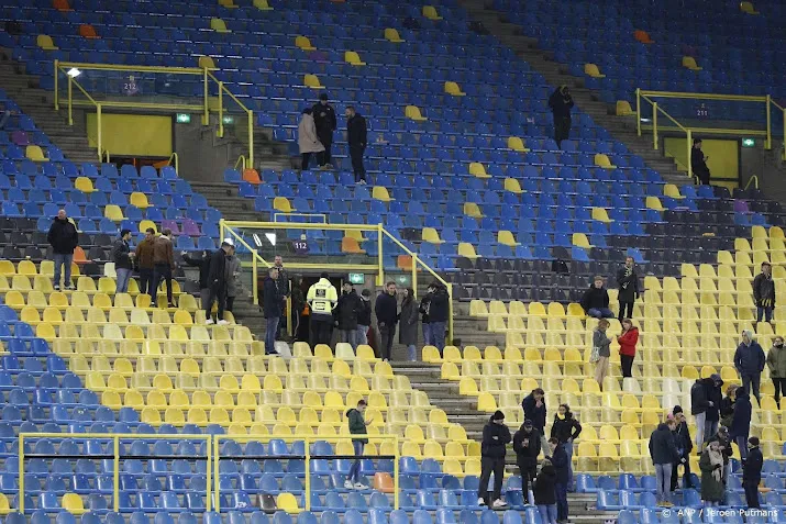 man opgepakt voor mishandelen steward tijdens vitesse sparta