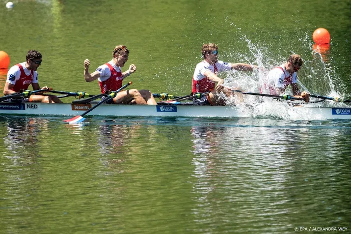 mannen dubbelvier pakt goud op wk roeien
