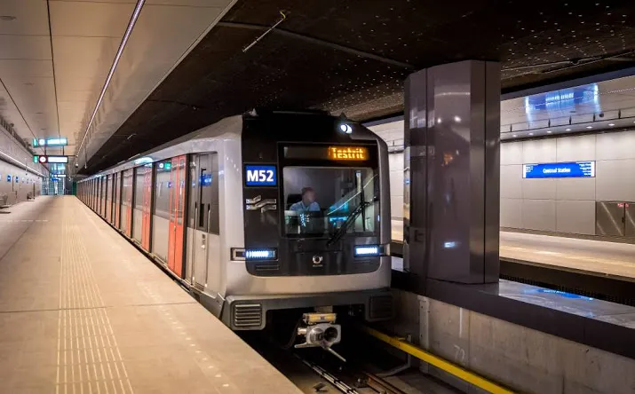 mannen slaan medewerker gvb ziekenhuis in