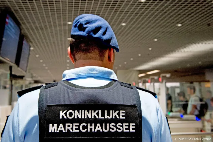 marechaussee gaat passagiersinfo beheren
