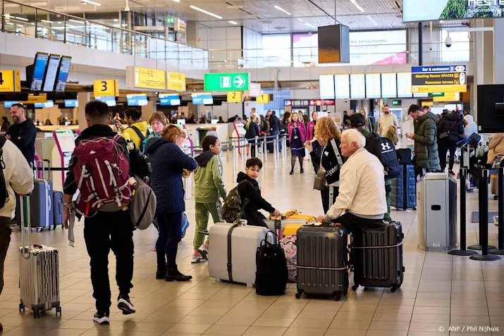 marechaussee te druk bij loket noodpaspoorten in meivakantie