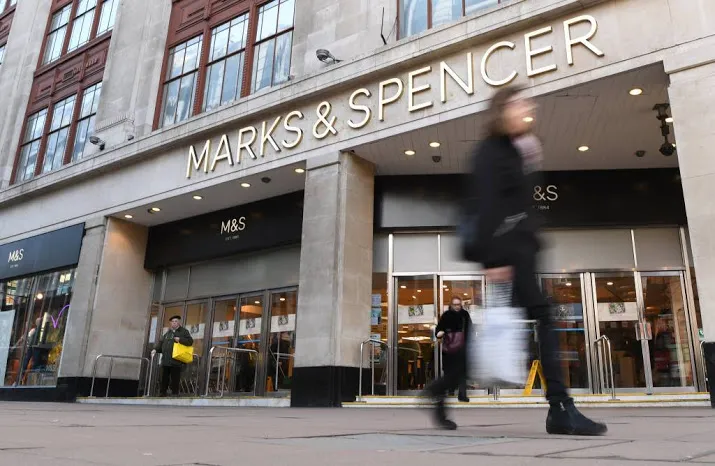 marks spencer sluit derde britse winkels