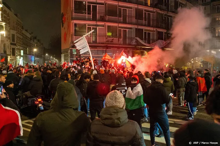 me grijpt ook in op kruisplein rotterdam bij onrustig wk feest