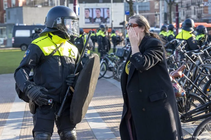 me ontruimt museumplein amsterdam