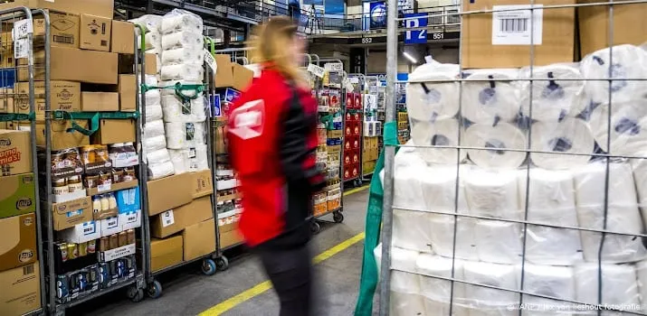 medewerkers distributiecentra albert heijn leggen werk neer