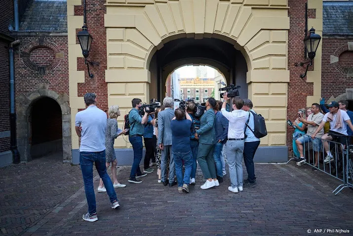 media over val kabinet