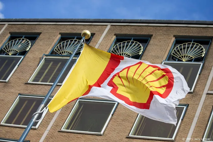media zetten duizenden paginas aan documenten van shell online