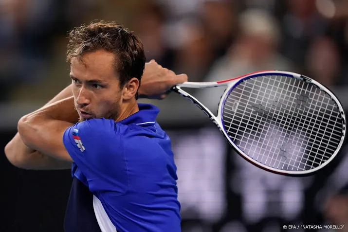 medvedev heeft weinig moeite met martinez op australian open