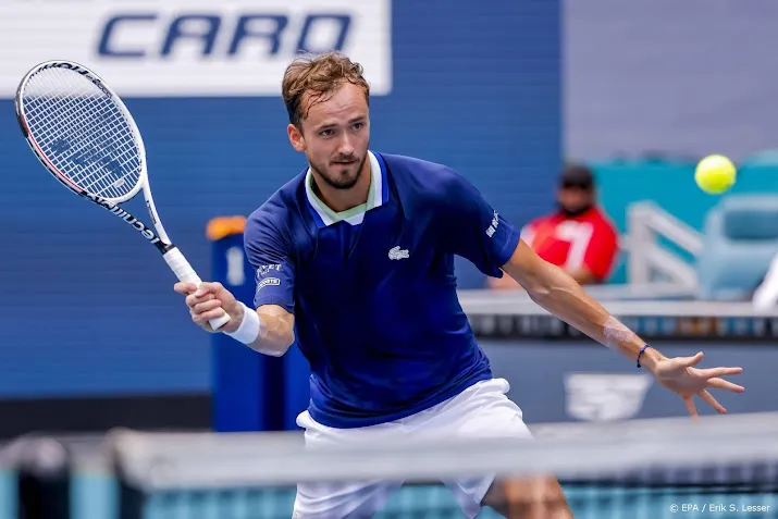 medvedev maakt in aanloop naar roland garros rentree in geneve