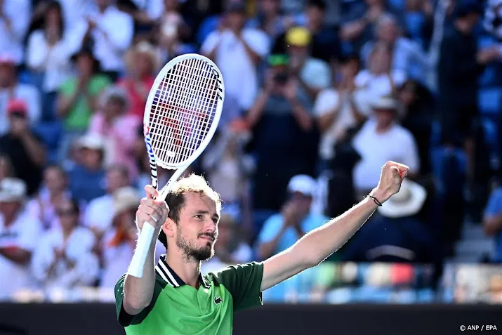 medvedev stoot door naar kwartfinales australian open