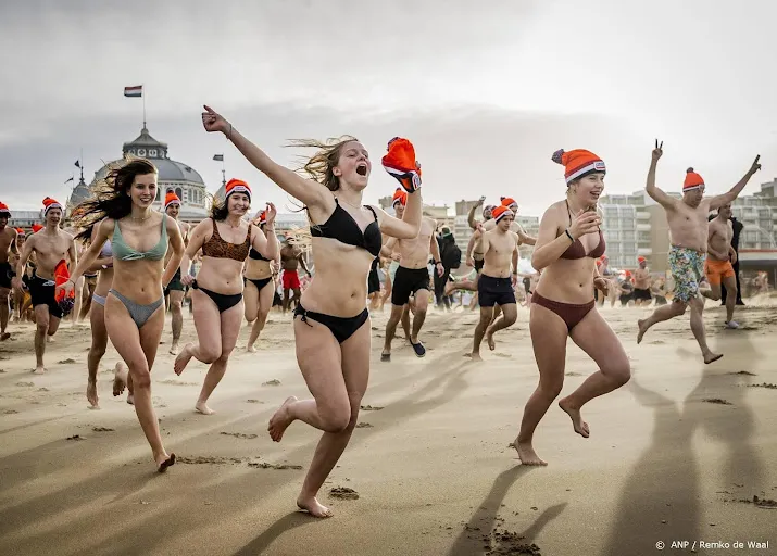 meer dan 50 000 mensen doen mee aan nieuwjaarsduik