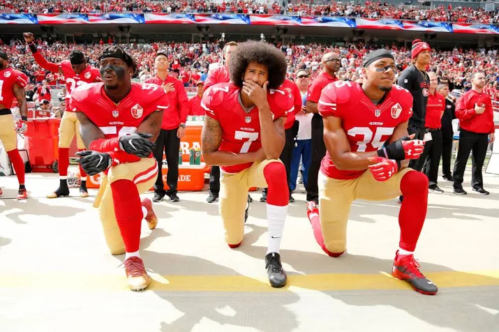mensenrechtenprijs voor knielende kaepernick