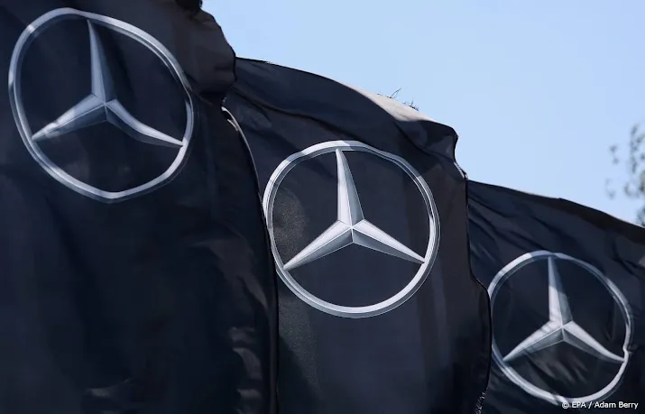 mercedes benz en moederbedrijf peugeot investeren in accumaker