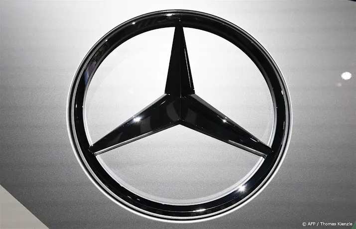 mercedes roept 140 000 autos terug in vs om brandstofpomp