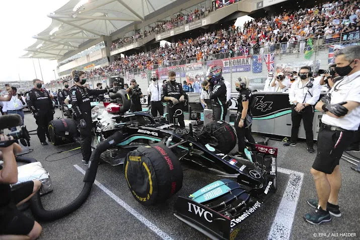 mercedes tekent protest aan tegen uitkomst slotrace formule 1