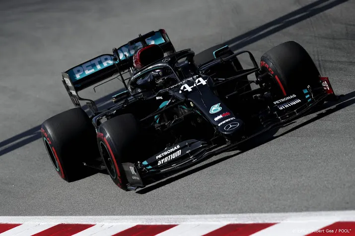 mercedes toont ook dominantie in tweede vrije training barcelona
