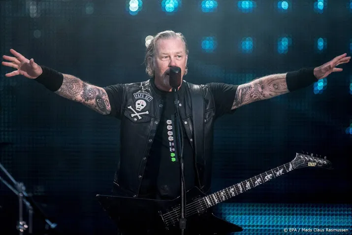 metallica gul voor roemeens kinderziekenhuis