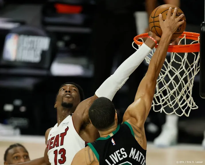 miami heat wint eerste duel van basketballers boston celtics