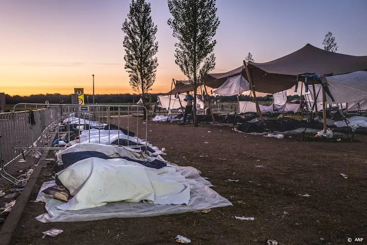 migreat tientallen asielzoekers buiten geslapen bij ter apel