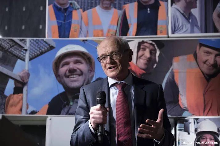 miljonair sanderink blijft baas centric om stapt naar rechter