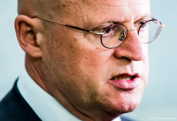 minister beperkt onderzoek in zaak poch