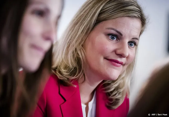 minister biedt in jemen nog meer steun voor berging olietanker