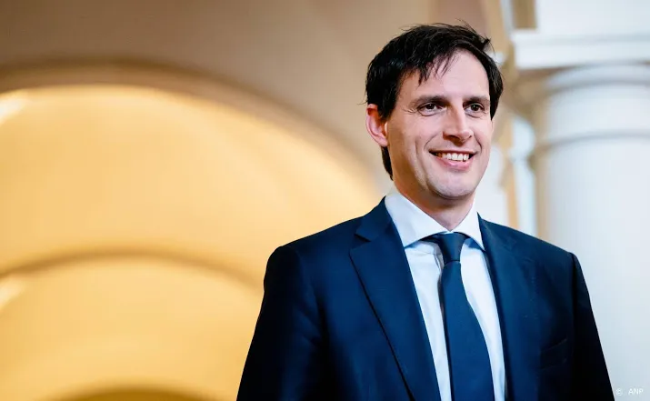 minister hoekstra bonus air france topman maakt steun onmogelijk