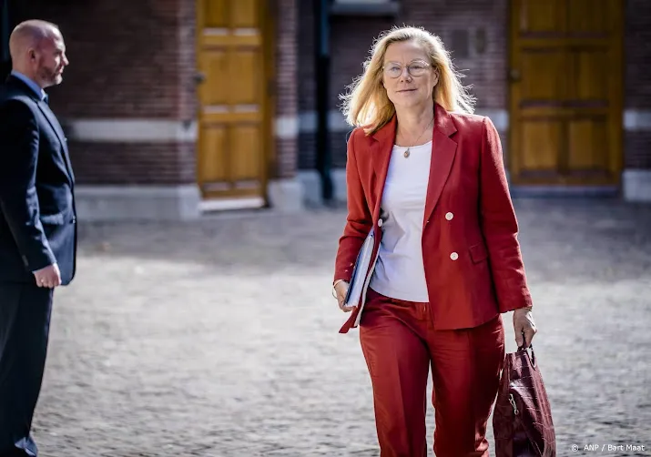 minister kaag weer aan de slag