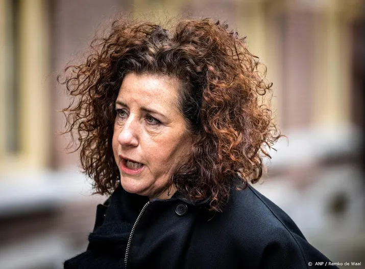 minister mbo en hoger onderwijs getroffen door coronabeperkingen