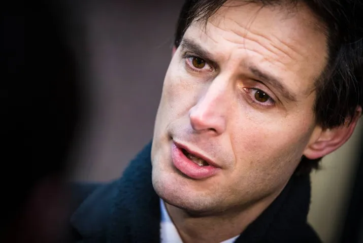 minister onder druk over bonus flitshandelaar