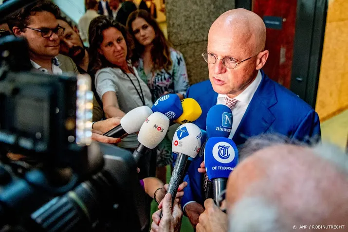 minister ook dna afnemen van niet verdachte