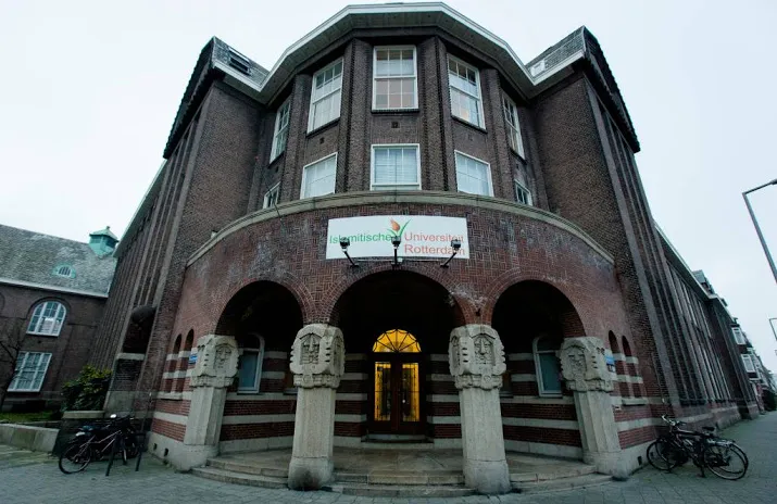 minister pakt islamitische universiteit aan