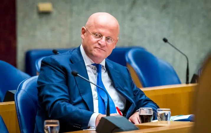 minister snel hervatting cao overleg politie