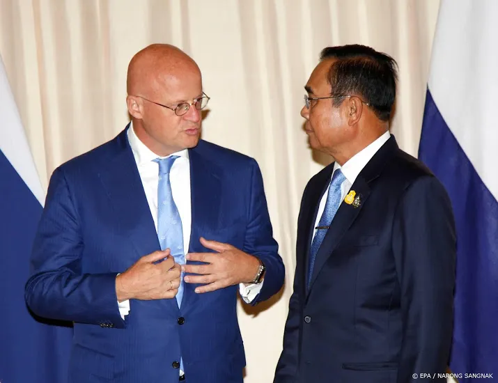 minister spreekt in bangkok over van laarhoven