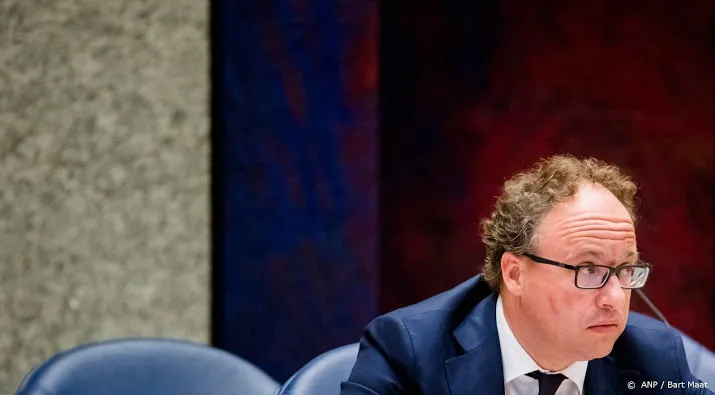 minister spreekt met fondsen over kortingen