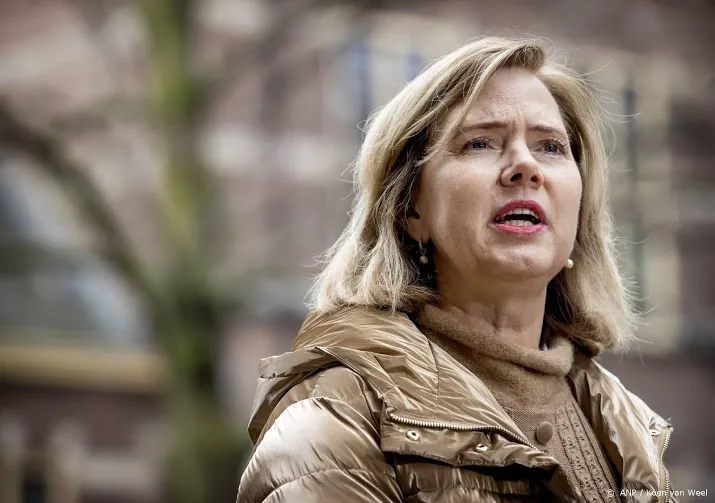 minister van nieuwenhuizen brengt bezoek aan limburg